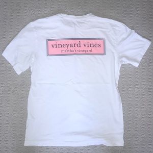 Vineyard Vines white t-shirt